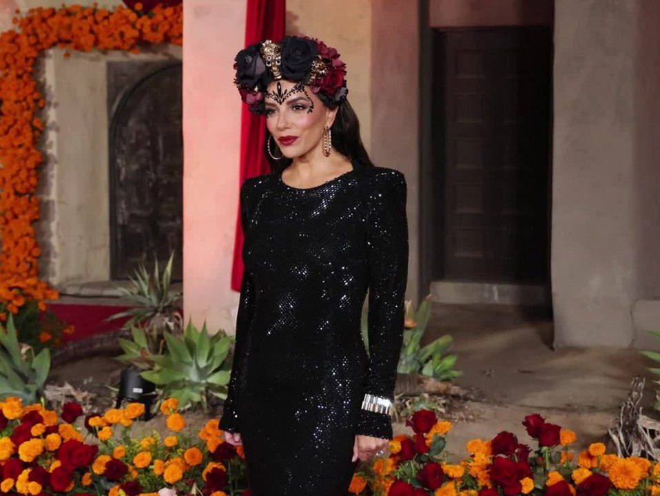 Eva longoria verzaubert bei dia-de-los-muertos-gala