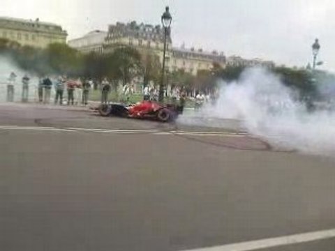 Bourdais burn aux Invalides 31.08.08
