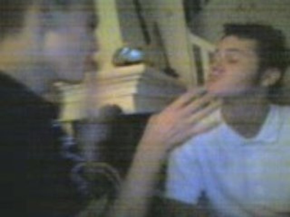 Petit bisous entre Fido et Snap