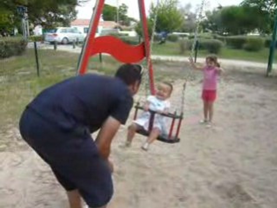 Qu'est-ce qu'on s'amuse sur une balançoire!