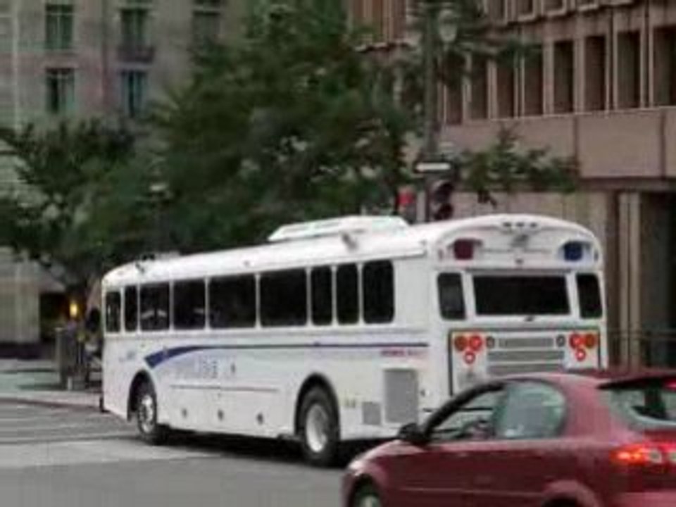 Quebec Police Bus 03