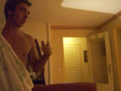 Jordan qui fait la cour a LeeLou (moi) et Carol.