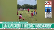 Nene jugaba tan bien al fútbol... ¡que tuvieron que llamar a la policía!