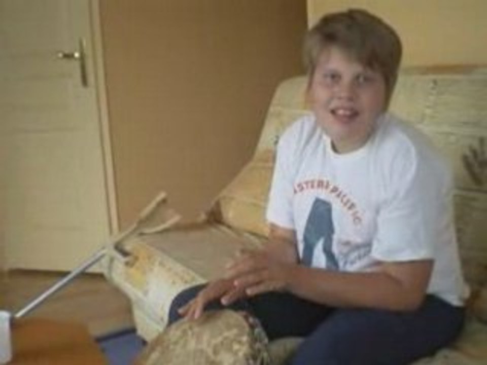 Pendant l'été, ma fille joue du djembé avec Marco