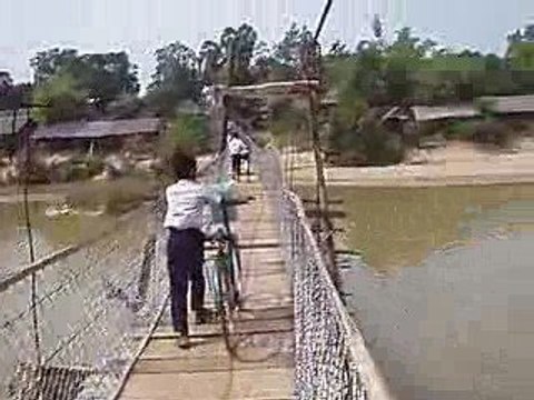 écoliers allant à l'école