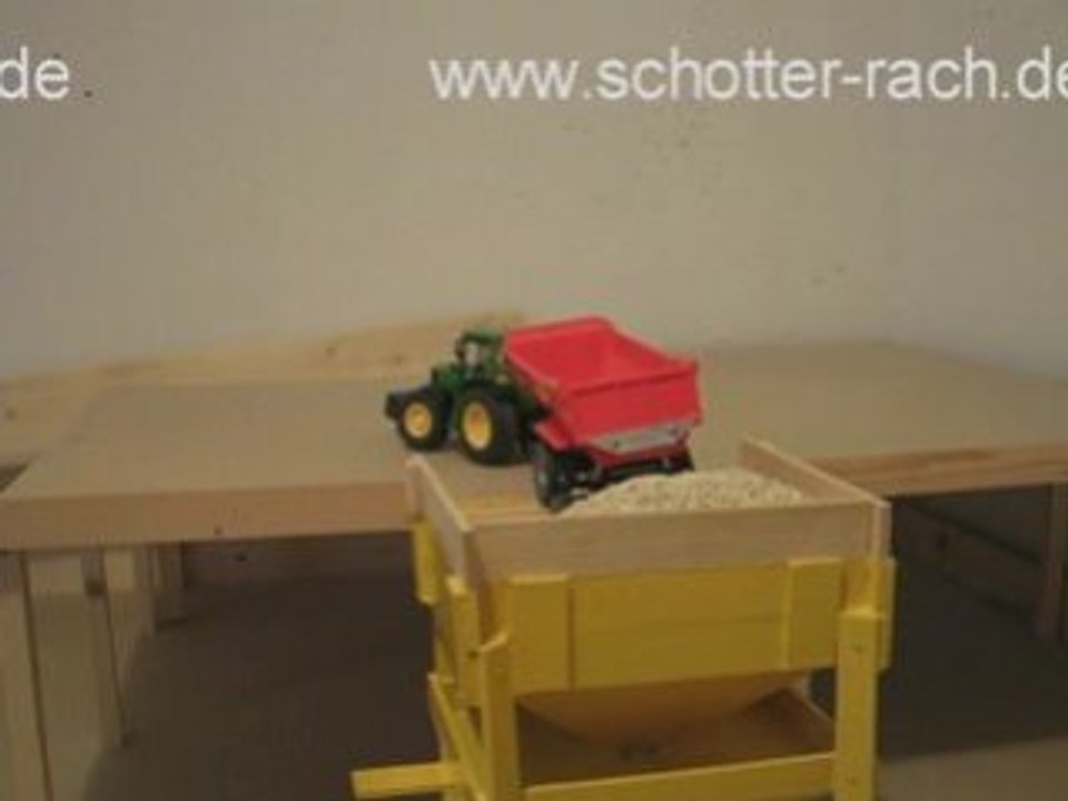 John Deere mit Krampe Trailer fährt sich fest