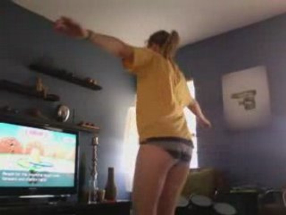 POURQUOI FAUT-T-I ACHETER UNE WII FIT A SA COPINE. VOUS COMP