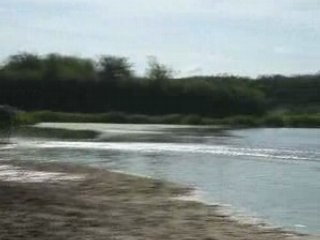 Laurie et Kironelle puis Sybill et Lynn au galop dans le lac