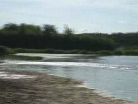 Laurie et Kironelle puis Sybill et Lynn au galop dans le lac