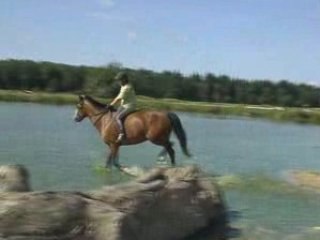 Moi et Macha à cru sur un mini tronc