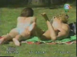 2008_camara-oculta-perro-huele-culos