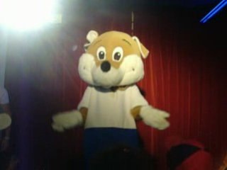 Tom et la danse du club avec Léo..