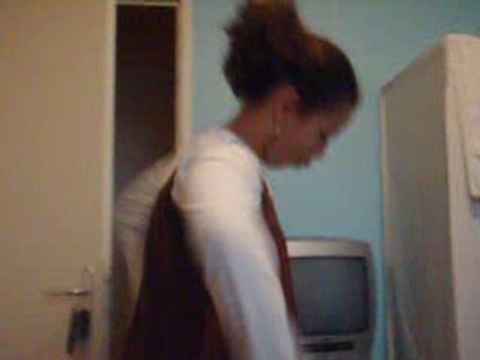 Moi ki danse la tecktonik mdrr et je me fait mal d barre =p
