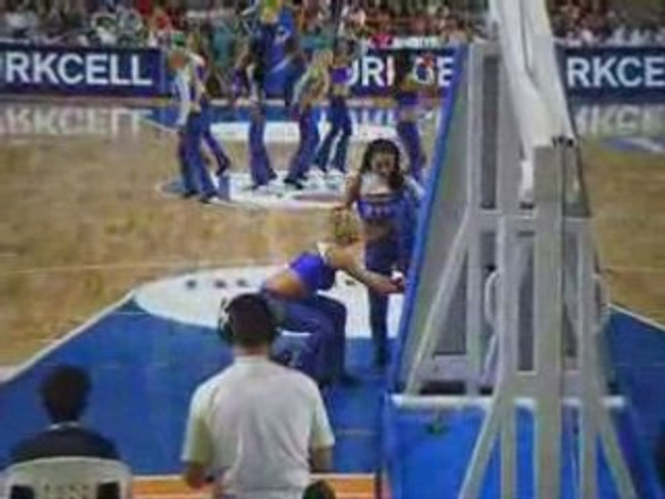 Efes Pilsen dansçı kızları'nın Konya çıkarması