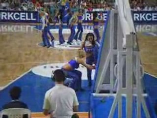 Efes Pilsen dansçı kızları'nın Konya çıkarması