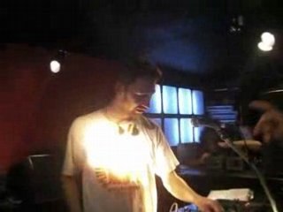 Astropolis 2008 - Feadz à La Suite (5)