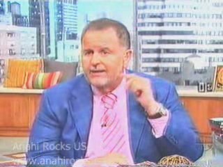 Anahi enojada cuando vio a la prensa en el clasico mty