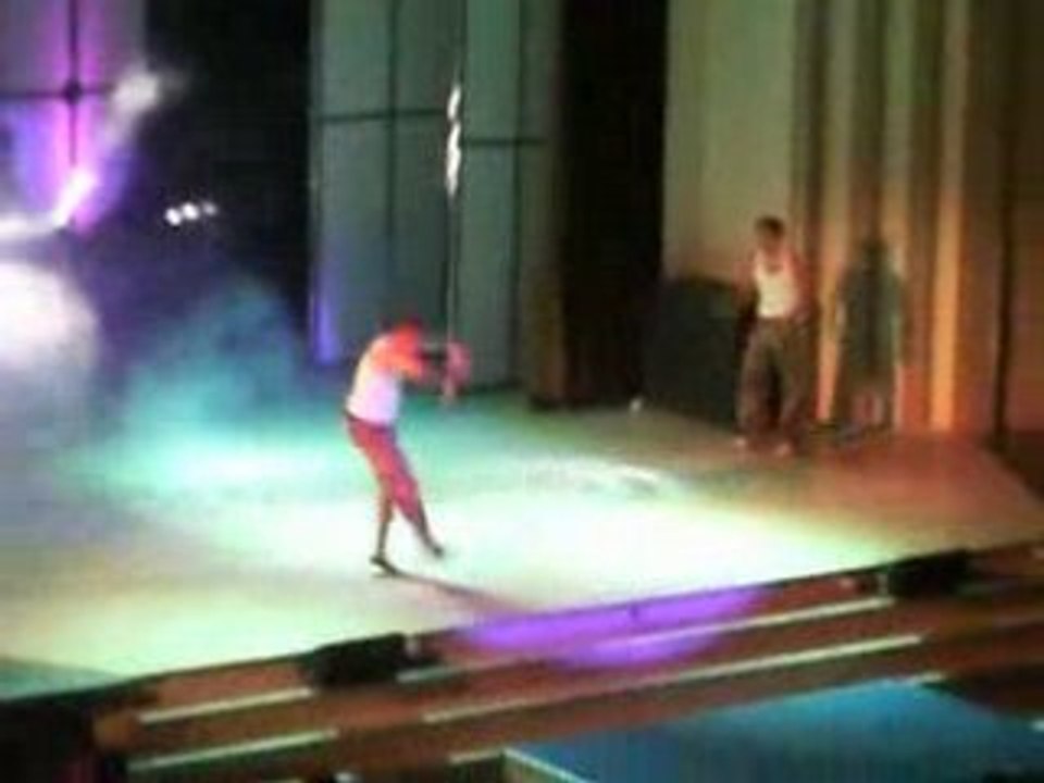 Break dance acros