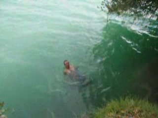 oncle abdelhadi ki fait 1 saut ds l'eau