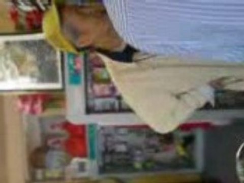 Sumo le débile du 14eme de la rue Montparnasse.