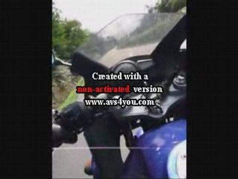 Video du poireau ! Daelim Roadsport 125 R chauf'pneu !