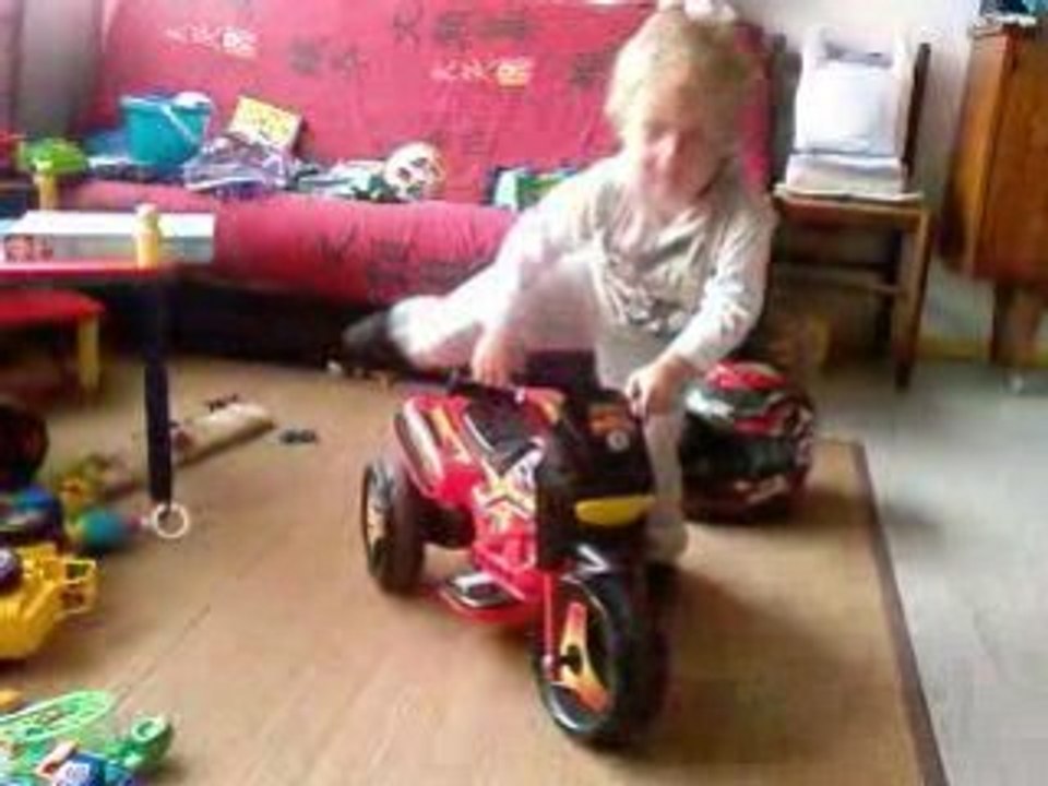 stunt  moto bebe