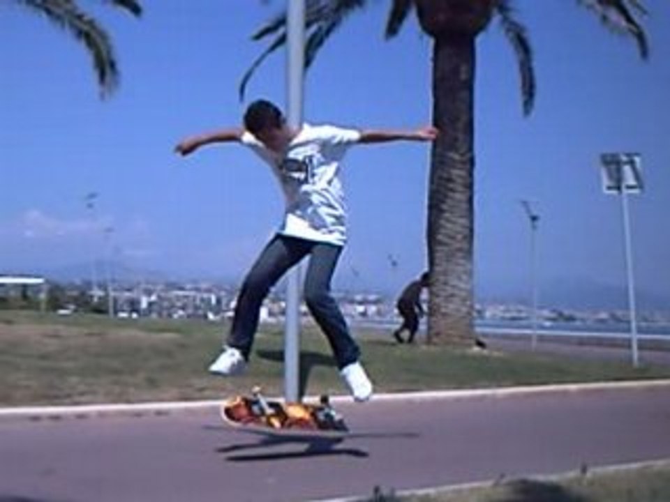 Fakie cabelarial kick flip =)