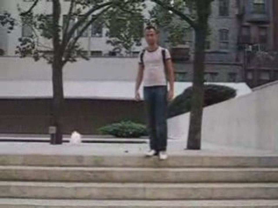 Beyoncé - Beyonce Falls During Concert Orlando