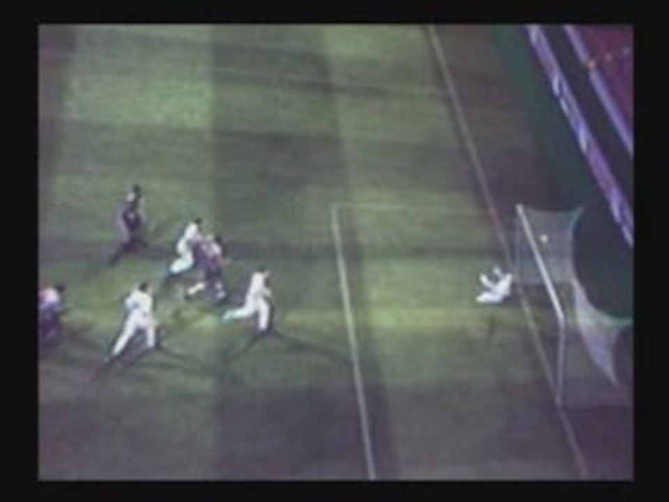 Adrien volée en coup du foulard