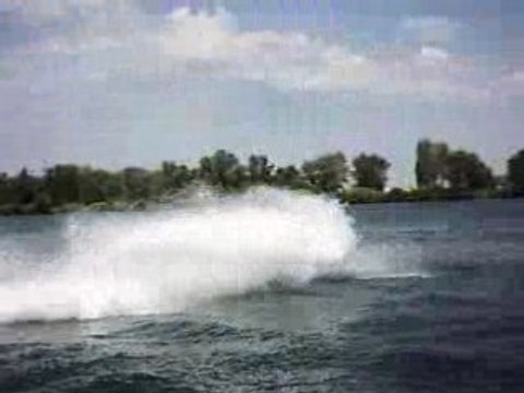jet ski sur le rhone , chute....
