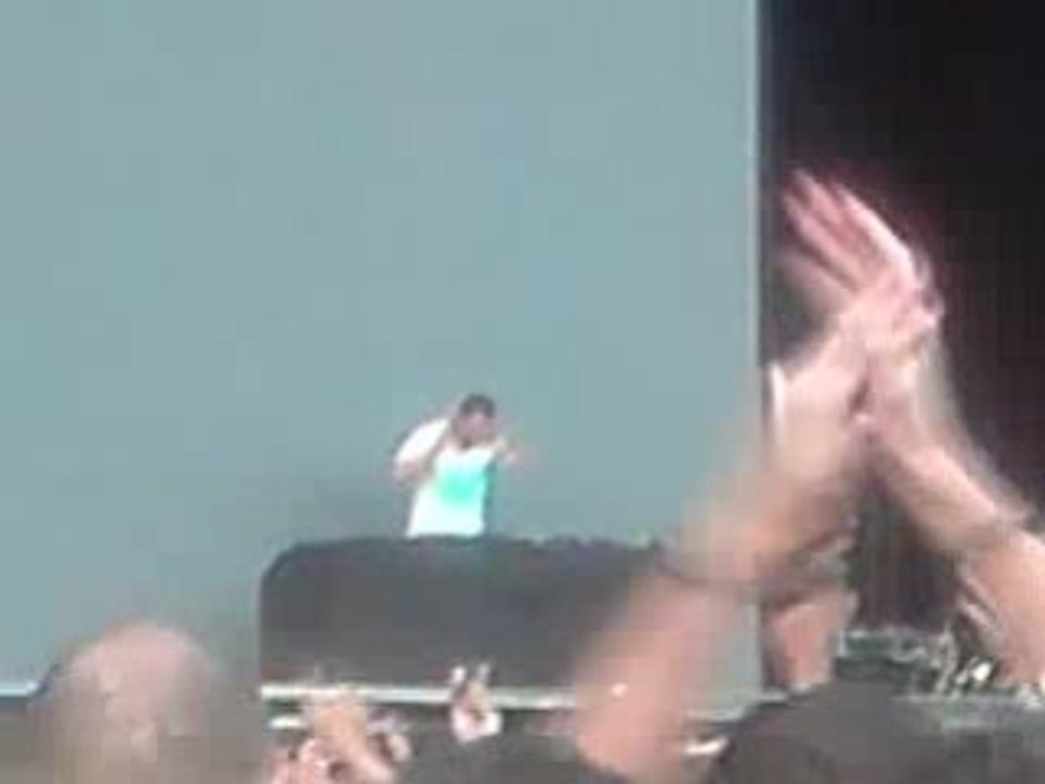 2 eme parti avant le concert de madonna a nice le 26 aout