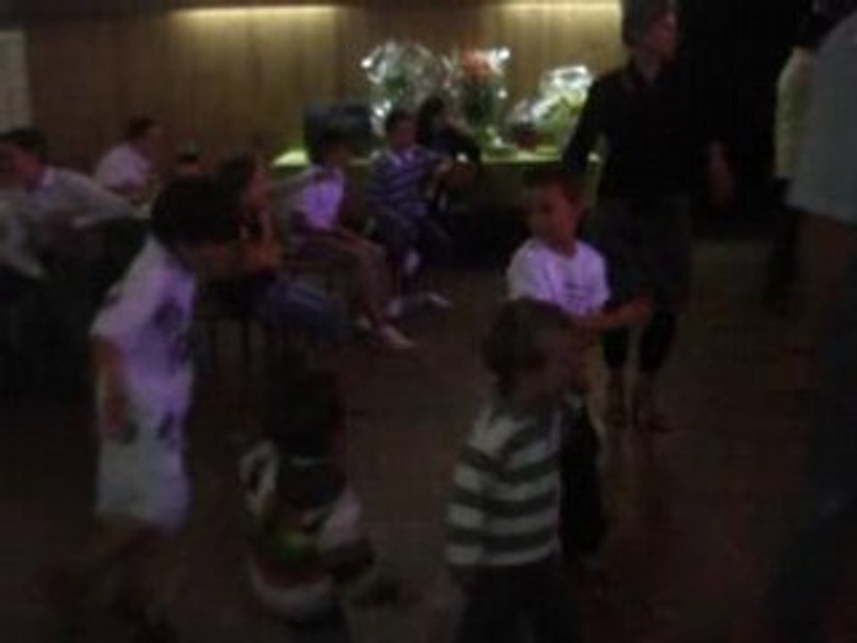 Les cousins sur le dancefloor