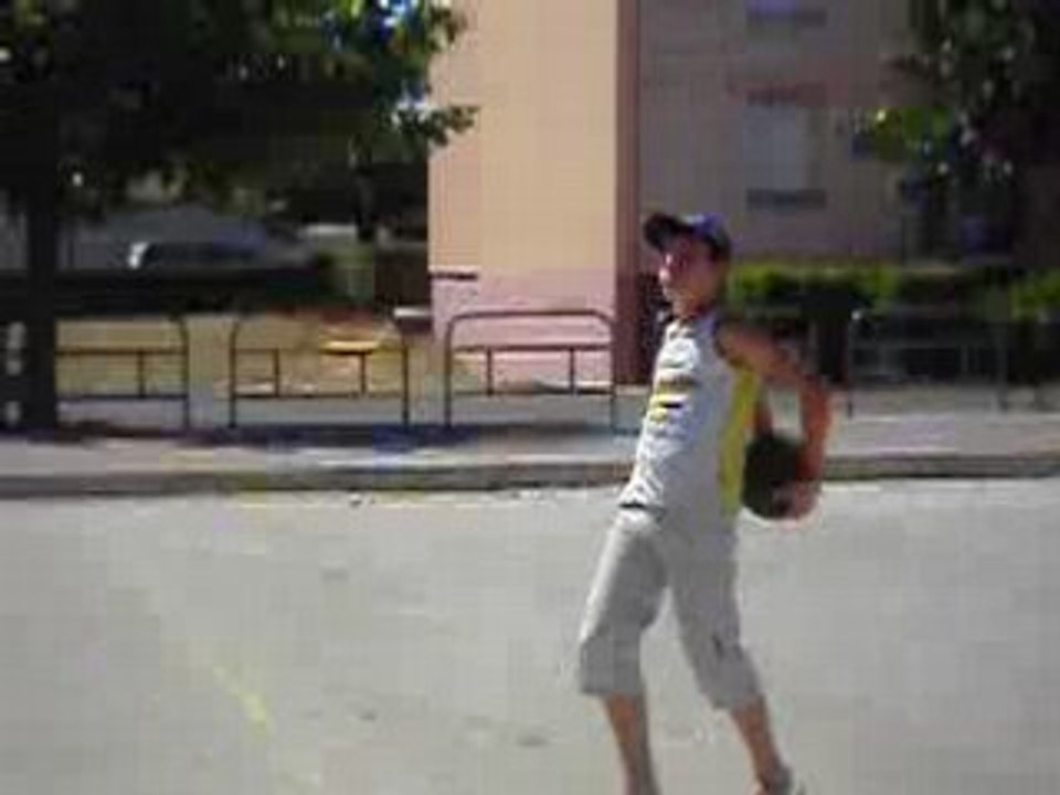Derier le dos julien