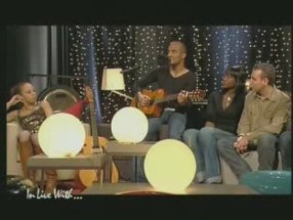 " Suis moi " live sur Europe 2 TV ( in live with faudel )
