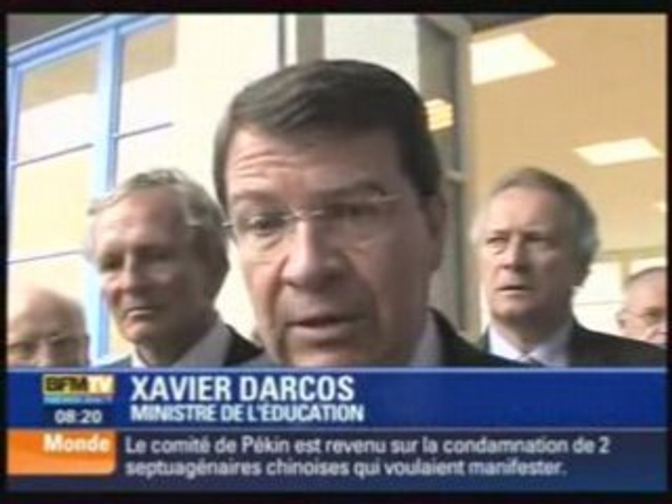 Xavier darcos soutien scolaire visite dans un lycée