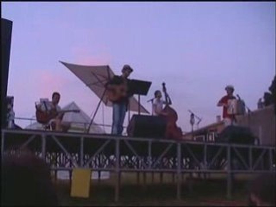 "Dans mon monde" live par Un groupe