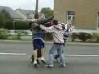 delire a l'arret de bus