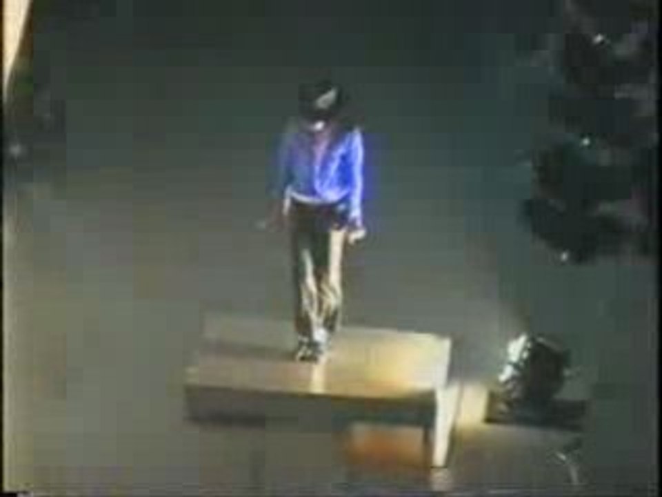 Michael Jackson - The Way You Make Me Feel (New York 2001)