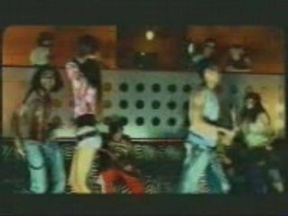 Ruki Vverh - On tebja celuet (Руки вверх - A он тебя целует)