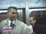 Paranoïaque dans le métro ( Caméra cachée)