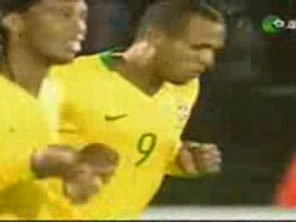 Chili 0 - 1 Brazil , Luis Fabiano