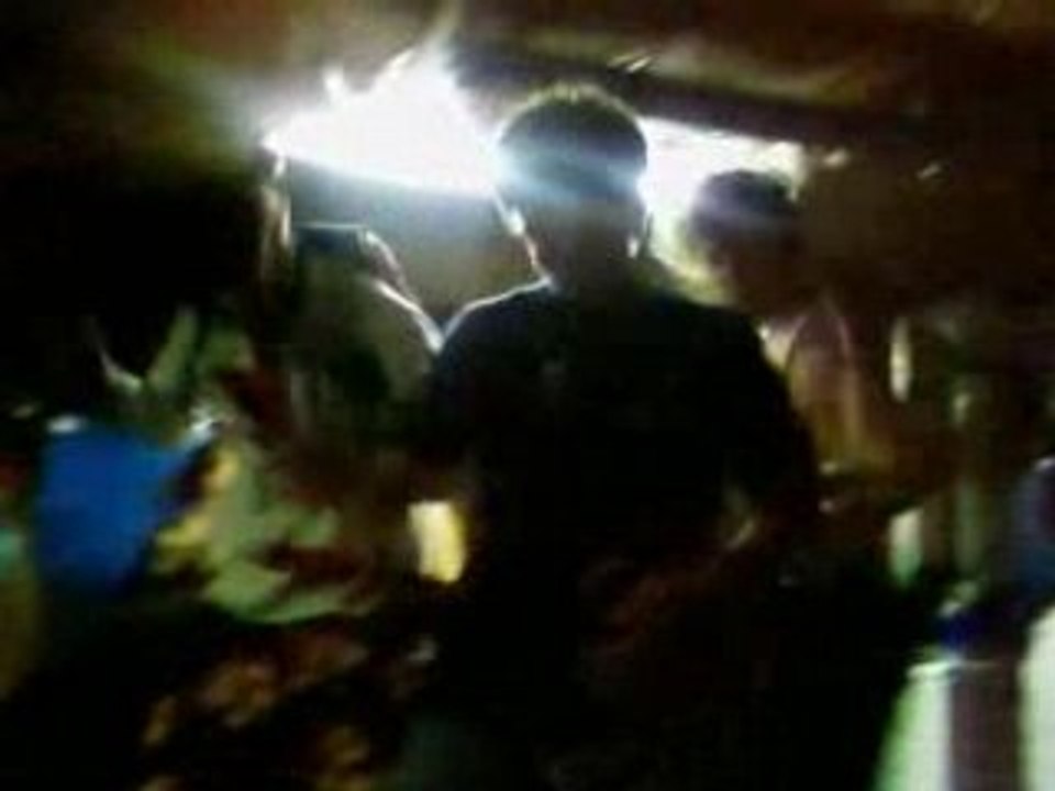 Red hot parodié par les Sticky monkey flower