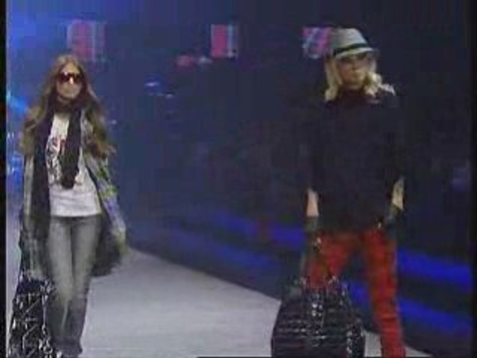 Opps, la modella cade