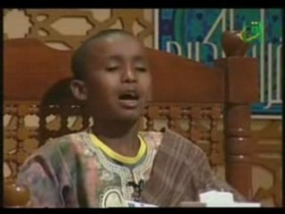 قارئ كيني يتأثر بالقرآن