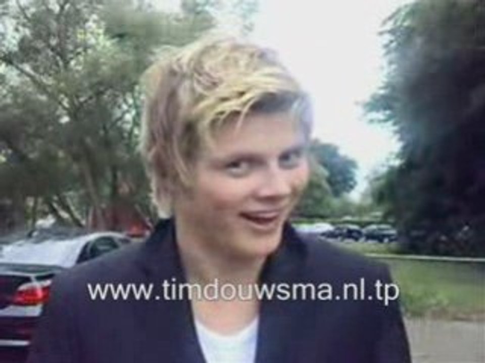 Tim spreekt iets in voor de site