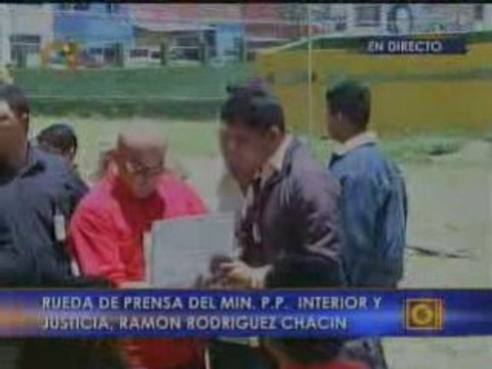 Rodríguez Chacín y sus guardespaldas