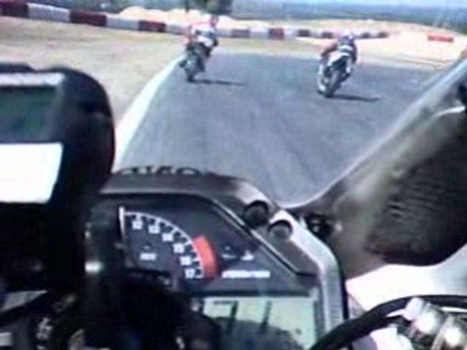 roulage à ledenon avec l'aspi-racing en catégorie pilote