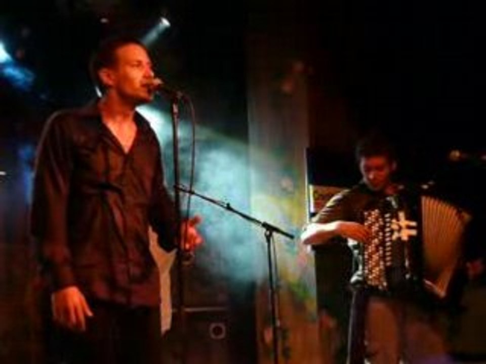 Les Vendeurs d'Enclumes - Le Vin Mauvais