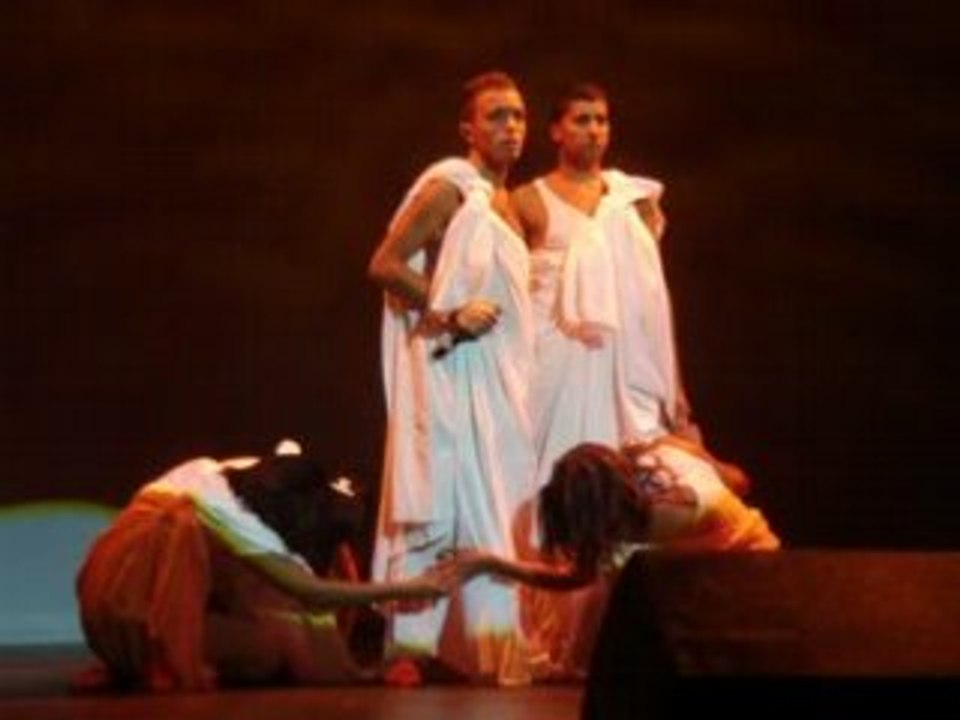 JULIEN FT KTEO CHANTE MON FRERE PRIX DU PUBLIC AUX OVATIONS