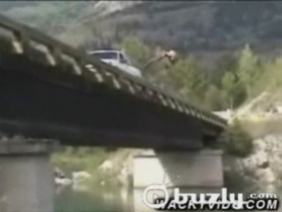 REGIS LE CON saute d'un pont
